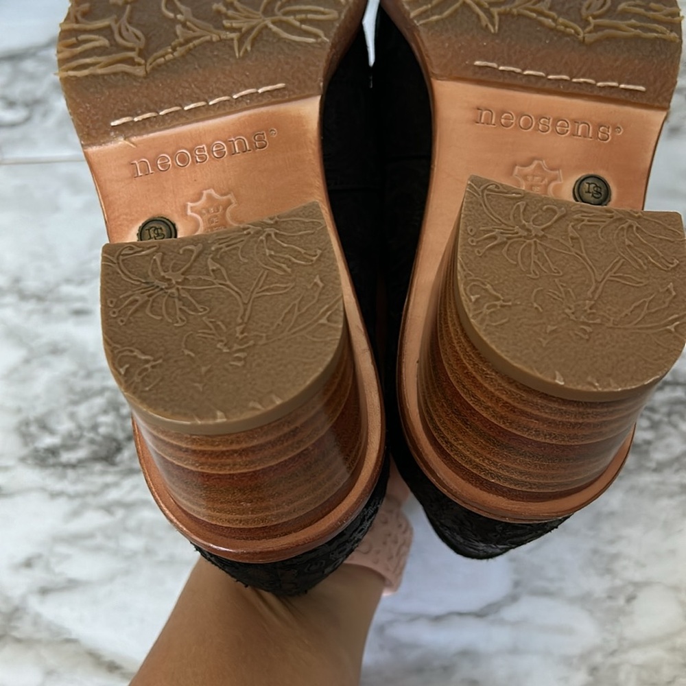Neosens size EU 36 size 6 Lace patterned stamped tooled leather heeled loafers - Picture 8 of 15